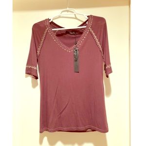 📣 NWT - BKE Boutique Dressy Tee Chocolate & Gold